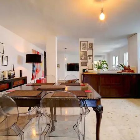 La Casa Escondite *